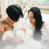 Potret Erika Carlina saat Momong Baby Andrew