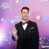Eza Gionino Terima Penghargaan Aktor FTV Paling Ngetop