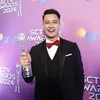 Eza Gionino Terima Penghargaan Aktor FTV Paling Ngetop
