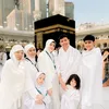 Fairuz A Rafiq Umrah Sekeluarga