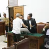 Fariz RM dan pengacaranya