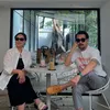 Ferry Salim Nongkrong di Cafe Bareng Istri