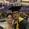 Ferry Salim wisuda didampingi istri