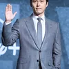 Hyun Bin Melambaikan Tangan