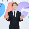 Potret Ganteng Onew SHINee di Preskon \&#039;Dice