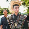 Verrell Bramasta Pakai Busana Adat NTT