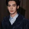 Potret Yu Shi nampak tegas