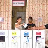 Potret Gaya Nyentik Kaka Slank Saat Nyoblos