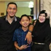 Potret Gunawan Dwi Cahyo bersama anak-anak sambungnya.