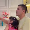 Potret Haldy Sabri Main Bareng Anak Irish Bella