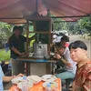 Helmy Yahya Ajak Menantu Koreanya Makan Makanan Kaki Lima