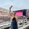 Ibu Lisa BLACKPINK Berpose Bareng Suho EXO