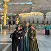 Potret Inara Rusli Umrah Bareng Starla