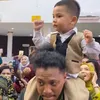  Indah Permatasari Pakai Baju Adat Buton