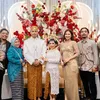  Indah Permatasari Pakai Baju Adat Buton
