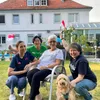 Ira Wibowo bersama teman di berlin