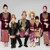Irish Bella dan Haldy Sabry, foto keluarga, Baju Adat Aceh