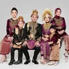 Irish Bella dan Haldy Sabry, foto keluarga, Baju Adat Aceh