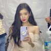 IU Pakai iPhone 11
