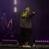  Ivan Gunawan Beri Kejutan di Konser Rossa