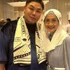 Ivan Gunawan Sujud di Kaki Ibunda Jelang Berangkat Haji