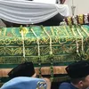 Potret Jenazah Titiek Puspa Meninggalkan Rumah Duka