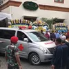 Potret Jenazah Titiek Puspa Meninggalkan Rumah Duka