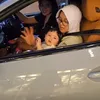 Jessica Iskandar ajak anak naik mobil