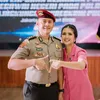 Potret Kadek Devie Dampingi Suami Naik Jabatan