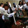 Kaka Slank di Pemakaman Bunda Iffet 