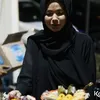 Karina Ranau suguhkan makanan