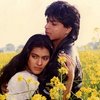 Setelah kesuksesan BAAZIGAR, Shahrukh dan Kajol kerap dipasangkan di berbagai judul film. Salah satu yang paling legendaris adalah DILWALE DULHANIA LE JAYENGE. Setelah hampir 30 tahun, film ini masih tayang di bioskop India lho.