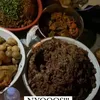 Potret Keluarga Nycta Gina Makan di Emperan Bareng Baby Sitter