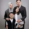 Senyum manis Keluarga Poppy Bunga