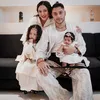 Potret Keluarga Siti Badriah Bareng Krisjiana dan 2 Anak