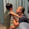 Kocak Raffi Ahmad Pasang Baju Rayyanza Kebalik