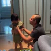 Kocak Raffi Ahmad Pasang Baju Rayyanza Kebalik