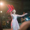 Kostum Panggung Yura Yunita
