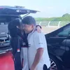 Kris Dayanti peluk anaknya