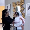 Kris Dayanti cium Azura