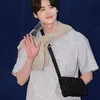 Potret Lee Jong Suk Tampil Santai Pakai Kaos
