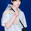 Potret Lee Jong Suk Tampil Santai Pakai Kaos