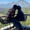Pose mesra Lesti dan Rizky Billar