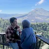 Lesti dan Rizky Billar tampil dengan gaya kasual