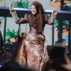 Lesti tampak anggun sekali.