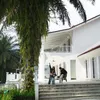 Siti Badriah liburan ke Puncak.