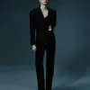 Potret Lin Yi dalam photoshoot