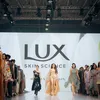 Luna Maya catwalk bareng Cinta Laura  di JFW 2025