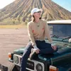 Gaya Santai Luna Maya Saat Berpose di Atas Jeep