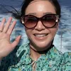 Maia Estianty naik kapal yacht